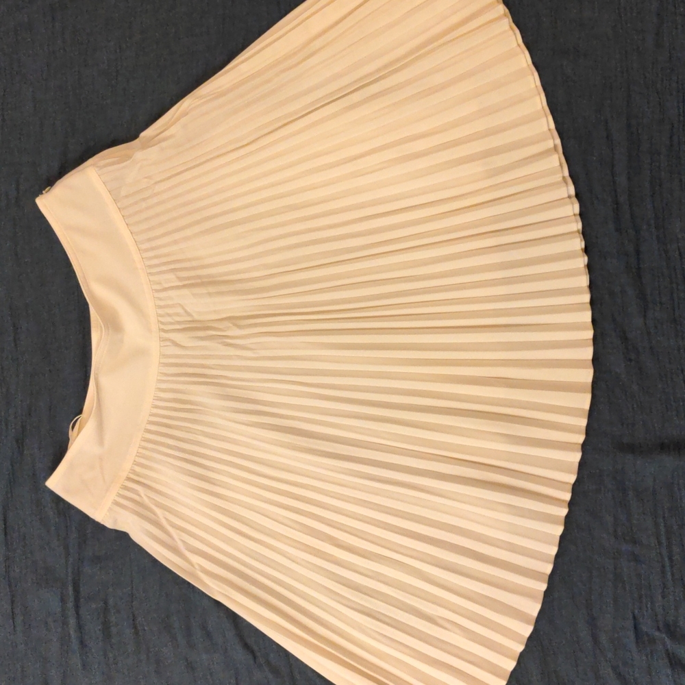 Amanda Smith Knee-length Cream Pleated Skirt